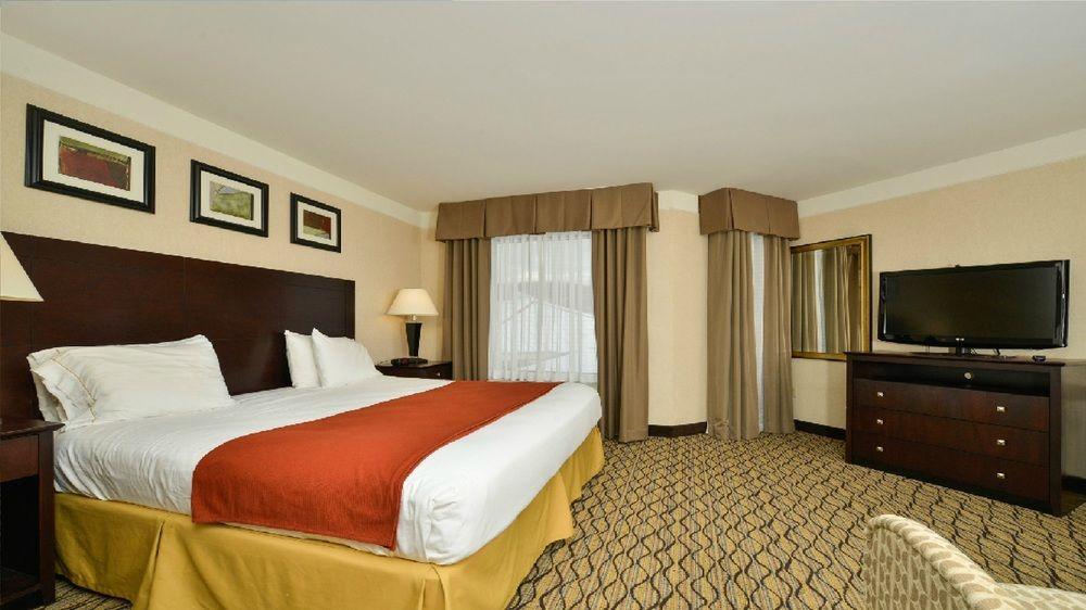 Holiday Inn Express Great Barrington By Ihg Exteriör bild