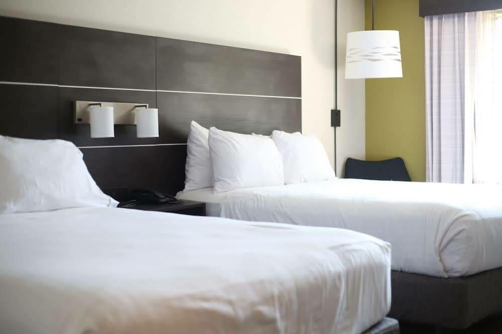 Holiday Inn Express Great Barrington By Ihg Exteriör bild