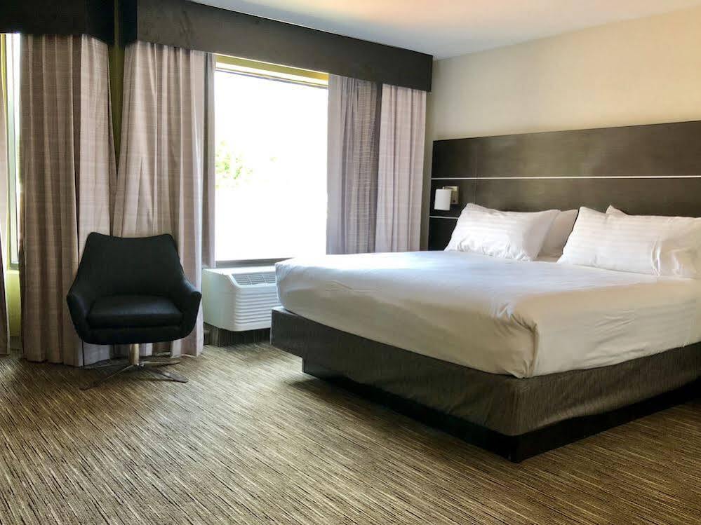 Holiday Inn Express Great Barrington By Ihg Exteriör bild